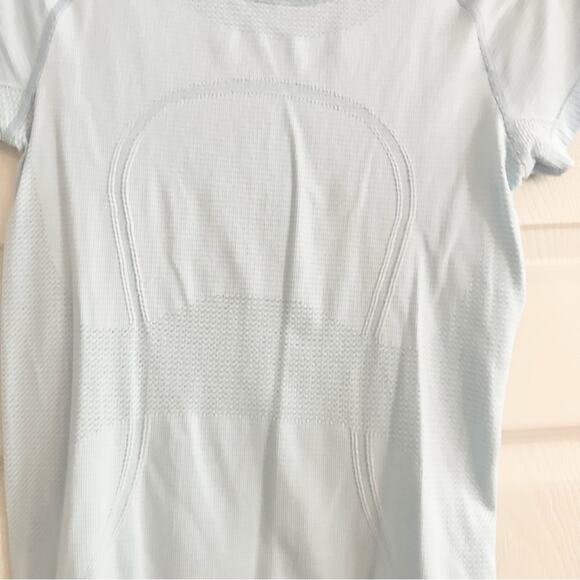 Lululemon Swiftly Tech Short Sleeve Crew SIZE 6 Blue T Shirt Yoga Lightweight - Picture 5 of 10